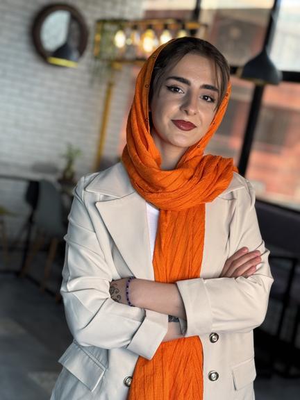 عکس پروفایلنرگس سوری